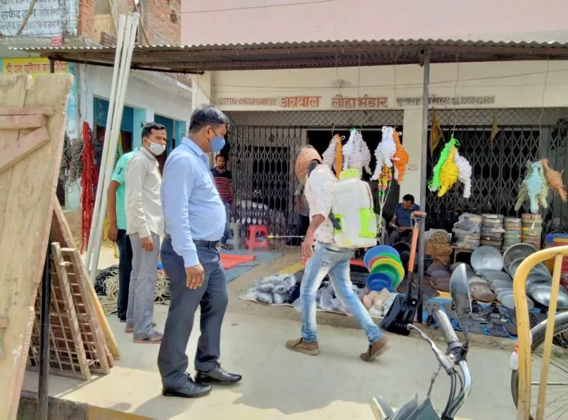 हैदरगढ़: 14 नए कोरोना संक्रमित मिलने पर वार्डों की सीमाएं की गई सील, कस्बा कराया गया सैनिटाइज