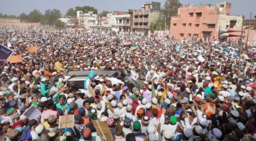 बरेली: हजारों की भीड़ ने नरसिंहानंद पर कार्रवाई को उठाई आवाज