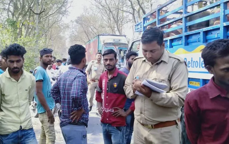 बाराबंकी: डंपर के नीचे आने से बाइक सवार की मौत