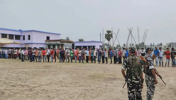 बंगाल विधानसभा चुनाव: छठे चरण के लिए मतदान जारी, 5 बजे तक 79.09 प्रतिशत वोटिंग