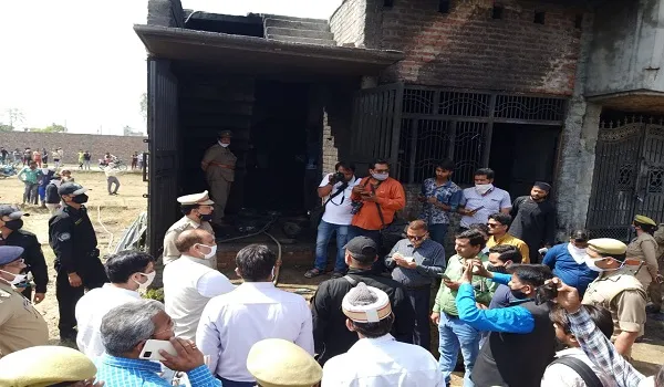 बिजनौर: किराये के मकान में 3 साल से चल रही है अवैध पटाखा फैक्ट्री