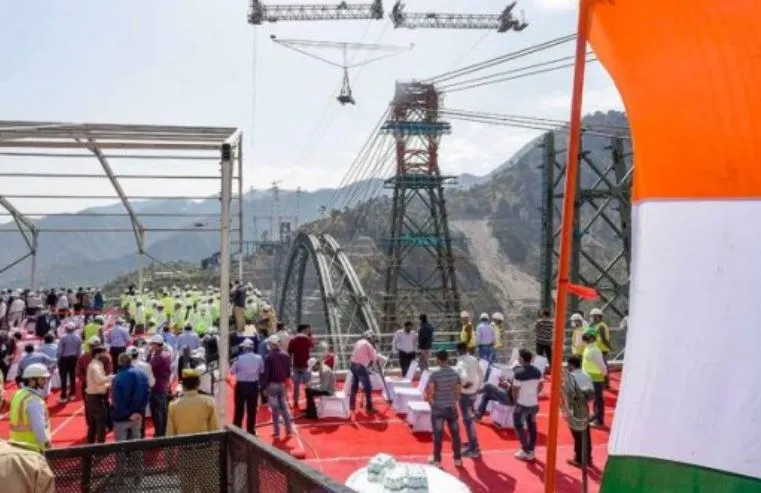 रेलवे ने दुनिया के सबसे ऊंचे पुल का किया निर्माण, मोदी बोले- यह गौरव करने वाला क्षण