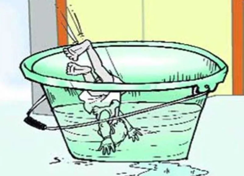 कुशीनगर: पानी से भरी बाल्टी में गिरने से ढाई साल की बच्ची की मौत