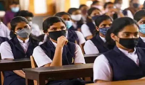 मुरादाबाद : सीबीएसई 10वीं की परीक्षाएं रद्द होने पर विद्यार्थियों ने कही ये बात