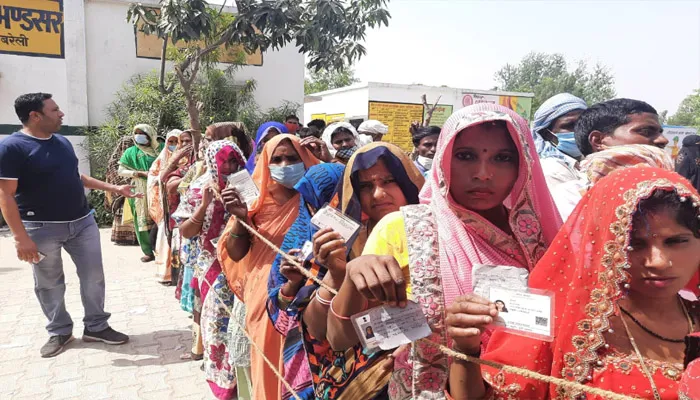 बरेली पंचायत चुनाव LIVE: भोजीपुरा में लगातार बढ़ रहा मतदान, 3 बजे तक 54.7 फीसदी वोटिंग