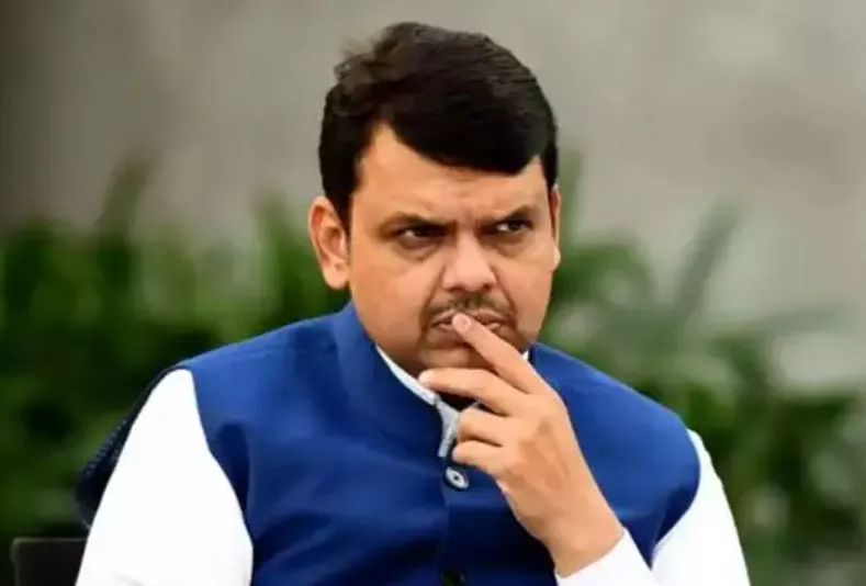 बोले शिवसेना विधायक- ‘मुझे कोरोना वायरस मिलता तो उसे फडणवीस के मुंह में डाल देता’