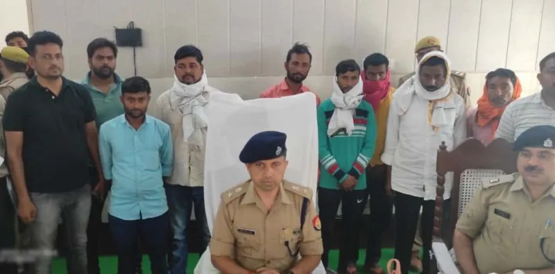 अयोध्या: जहरीली शराब कांड में निवर्तमान प्रधान समेत आठ लोग गिरफ्तार