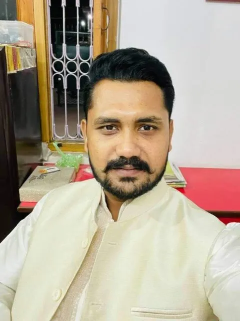 सितारगंज: बीड़ी कारोबारी के पुत्र की कार पर धारदार हथियारों से हमला