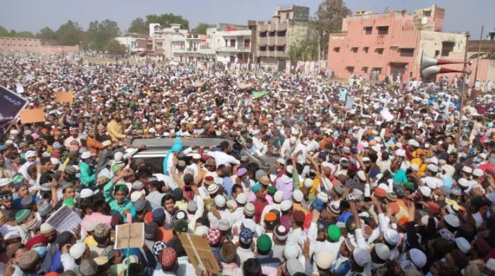 बरेली: नरसिंहानंद के खिलाफ फूटा गुस्सा, इस्लामिया ग्राउंड में जमा हुए हजारों मुस्लिम समुदाय के लोग