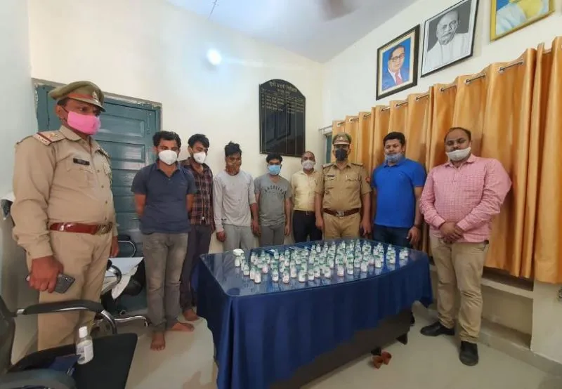 लखनऊ में नकली रेमडेसिविर इंजेक्शन की कालाबाजारी, 11 लोग गिरफ्तार