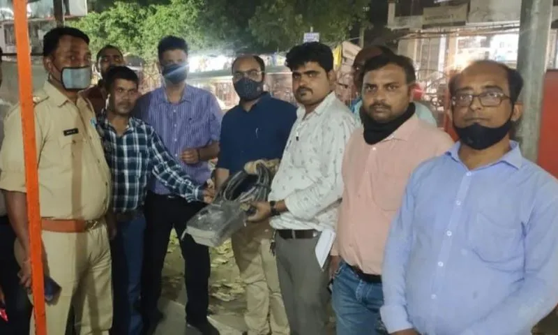 लखनऊ: जेई सहित टीम के सदस्यों को दबंगों ने जमकर पीटा, बनाया बंधक