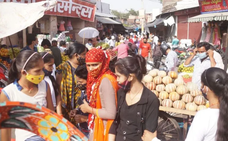 बरेली: लोग नहीं बरत रहे सावधानी, बाजार से मंडी तक लापरवाही