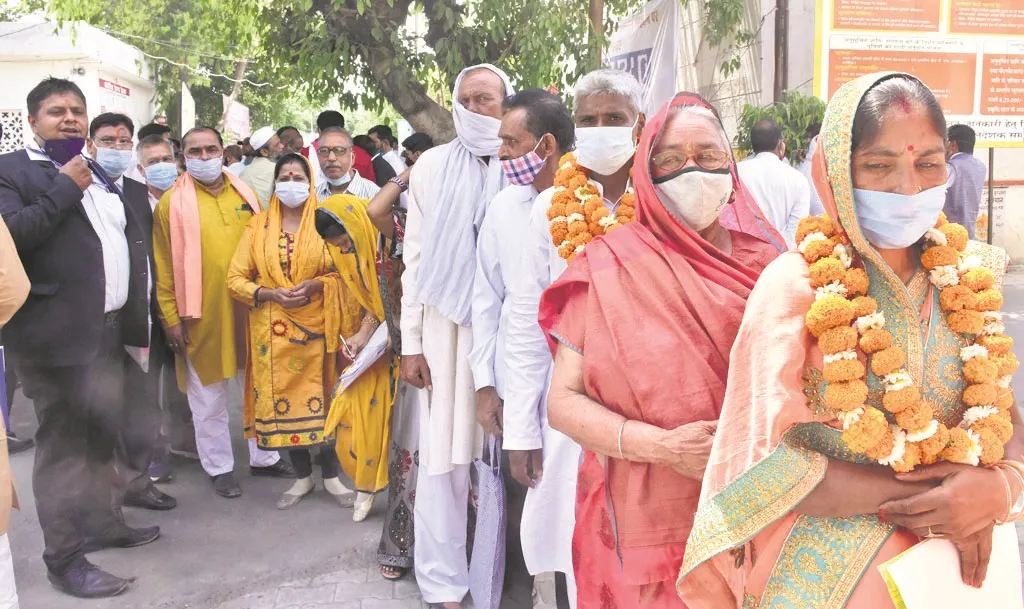 पंचायत चुनाव: पहले दिन 12,775 उम्मीदवारों ने किया नामांकन, नहीं हुआ कोविड नियमों का पालन