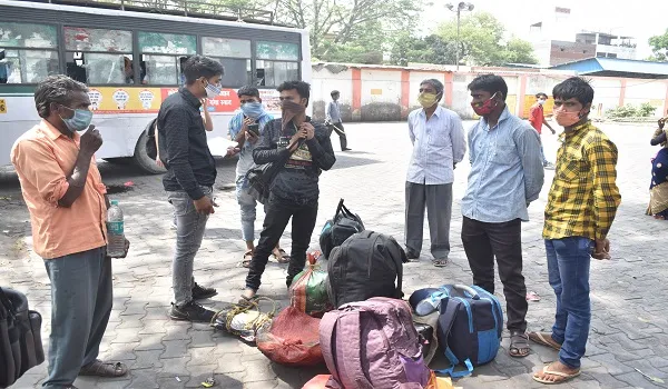मजदूरों को फिर सता रहा लॉकडाउन का डर, 24 घंटे में पीतलनगरी डिपो से 350 से अधिक श्रमिक रवाना