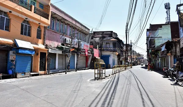 मुरादाबाद : वीकेंड लाकडाउन में सड़कों पर पसरा रहा सन्नाटा, घरों में कैद रहे लोग