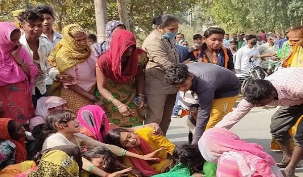 मुरादाबाद : डंपर की चपेट में आने से महिला की मौत, हंगामा