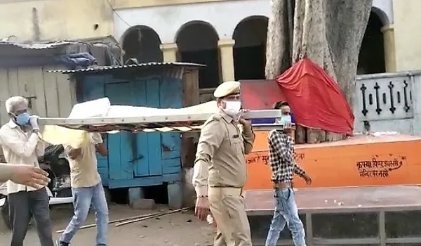 मुरादाबाद: अपनों ने मोड़ा मुंह तो खाकी बनी अर्थी का ‘चौथा सहारा’…