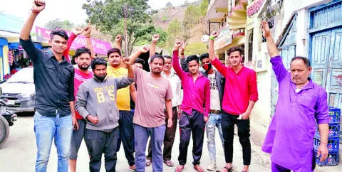 झूलाघाट: पेयजल मंत्री की विधानसभा में जनता प्यासी