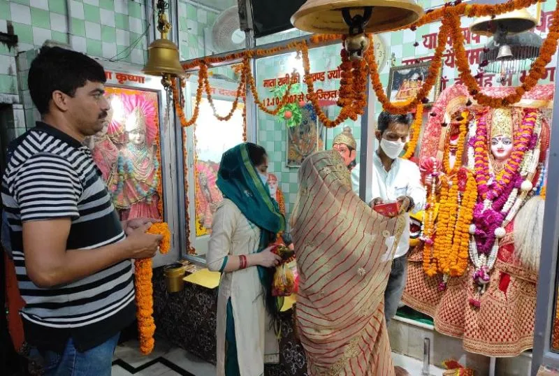 बरेली: नवरात्र के चौथे दिन श्रद्धालुओं ने की मां कुष्मांडा की पूजा