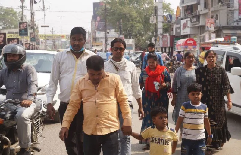 बरेली: बढ़ रहा कोरोना का खतरा, फिर भी न मास्क और न सोशल डिस्टेंसिंग
