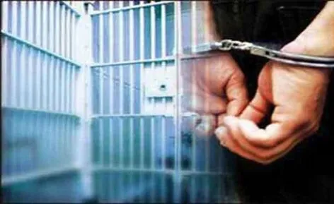 कुशीनगर: शव जलाने की हो रही थी तैयारी, पुलिस ने चिता से उठवायी लाश, पति हिरासत में