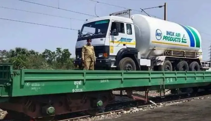 70 टन ऑक्सीजन के साथ ऑक्सीजन एक्सप्रेस दिल्ली पहुंची