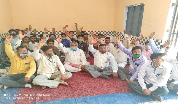 रामपुर: मास्क न लगाने पर सीओ सिटी ने काटा एडीओ पंचायत का चालान, धरने पर बैठे
