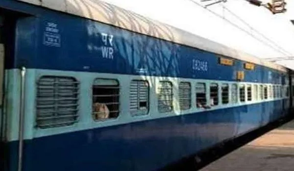 मुरादाबाद: लोगों में दिखा कोरोना का डर, 26 हजार यात्रियों ने रद की रेल यात्रा