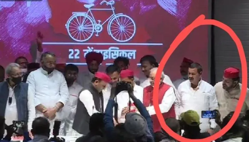 उन्नाव: सांसद साक्षी महाराज के करीबी राकेश लोधी सपा में शामिल