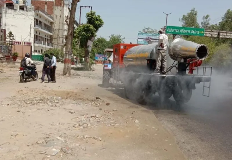 बरेली: कंटेनमेंट जोन के साथ कई जगहों पर चला सैनिटाइजेशन अभियान