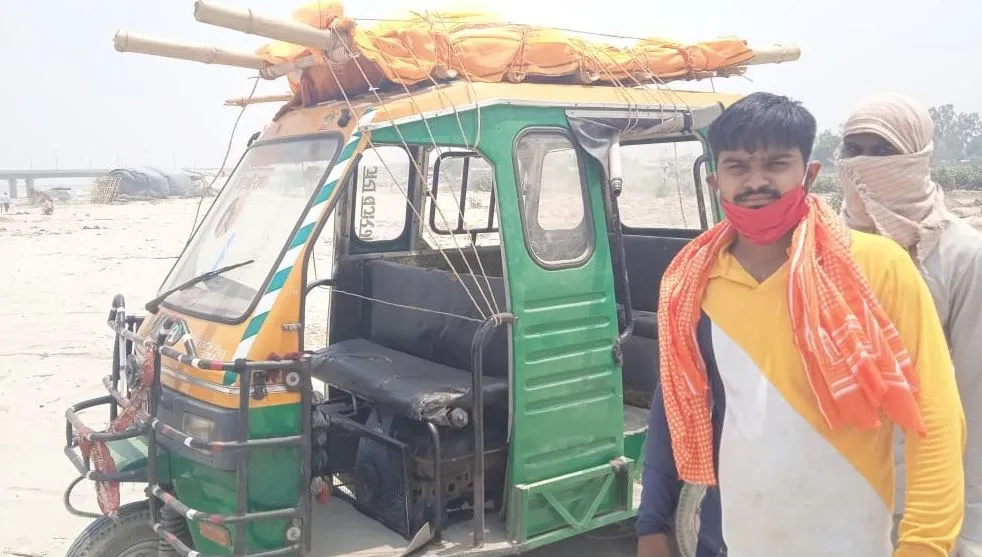 अयोध्या: पड़ोसियों ने किया शव को कंधा देने से मना, तो बेटियां आईं आगे, अर्थी को कंधा देकर पहुंचाया श्मशान