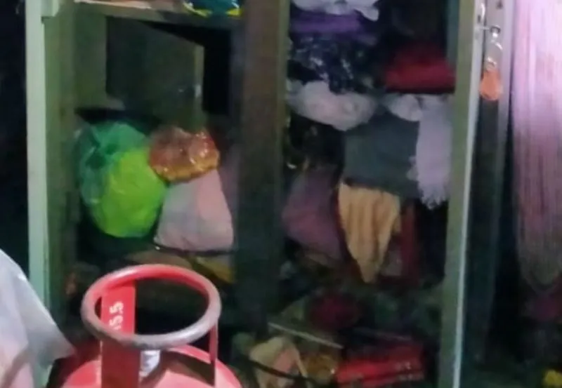 महराजगंज: पुलिस चौकी के पास घर में चोरी, इलेक्ट्रॉनिक शॉप से भी लाखों का सामान ले उड़े चोर