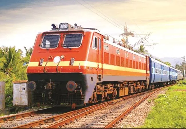 श्रमिकों को घर पहुंचाने के लिए चलेंगी स्पेशल ट्रेन, लखनऊ होकर गुजरेगी दिल्ली से दरभंगा, सीतामढ़ी की ट्रेनें