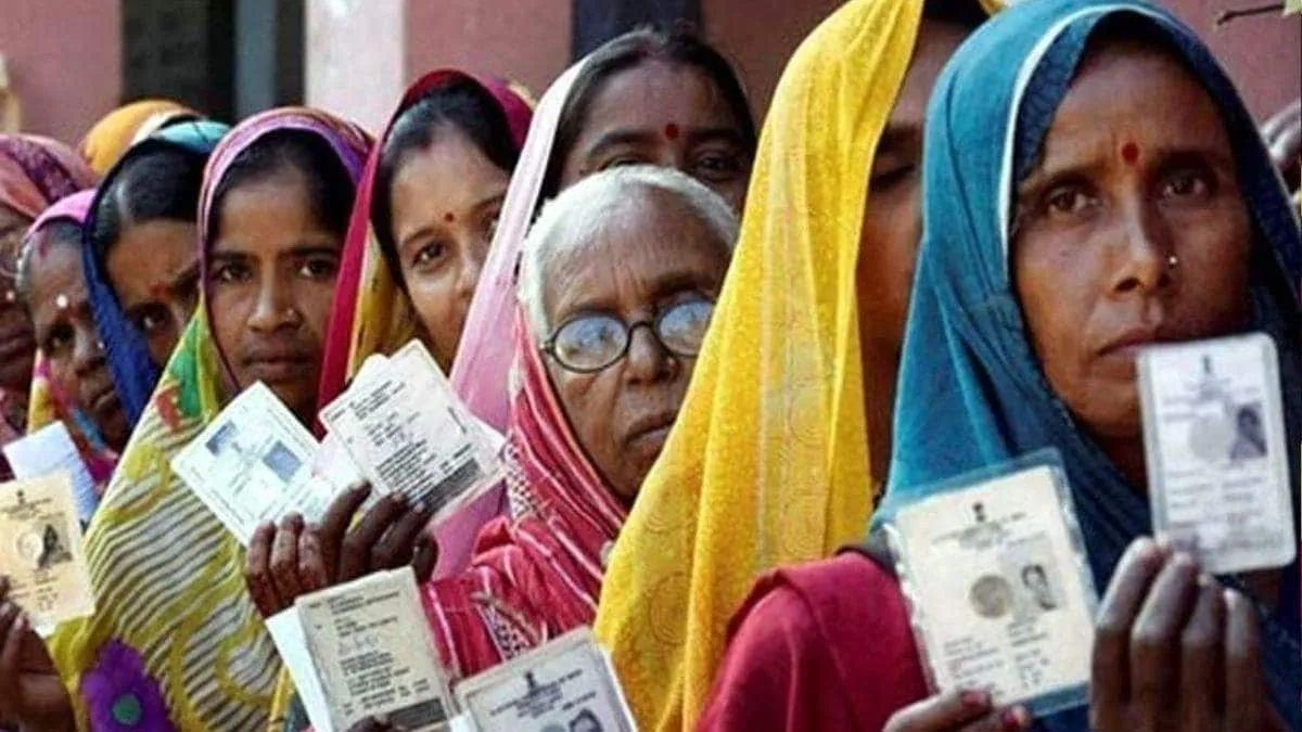 त्रिस्तरीय पंचायत चुनाव: पहले चरण में 18 जिलों में मतदान जारी