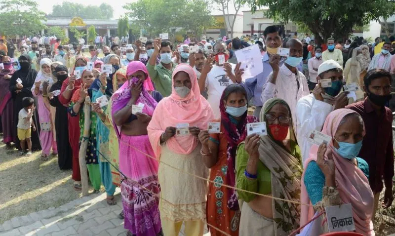 बरेली: वोटरों के जोश ने 76.23 प्रतिशत पहुंचा दिया मतदान