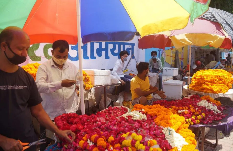 बरेली: लॉकडाउन- महामारी ने फूल व्यापारियों के राह में बिछाए कांटे
