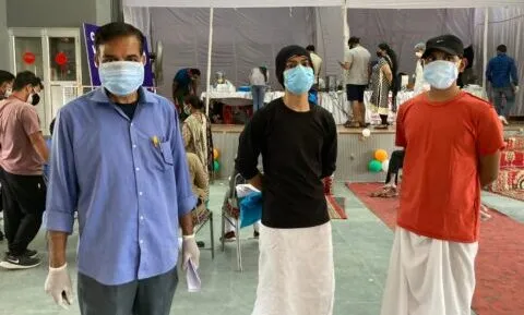 हल्द्वानी: क्रिया में बैठे दो भाई पहुंचे वैक्सीन लगवाने