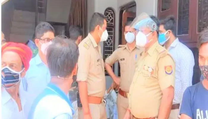 बाराबंकी: एडीओ पंचायत की पत्नी का फांसी पर लटकता मिला शव, भाई ने लगाया हत्या का आरोप