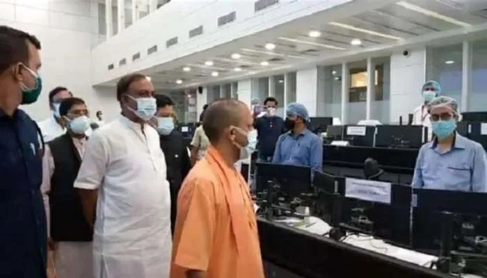 नोएडा पहुंचे सीएम योगी आदित्यनाथ, वैक्सीनेशन अभियान का किया निरीक्षण