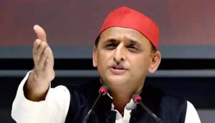 कोरोना योद्धाओं के परिजन को मदद देने में असंवेदनशीलता दिखा रही है योगी सरकार : अखिलेश