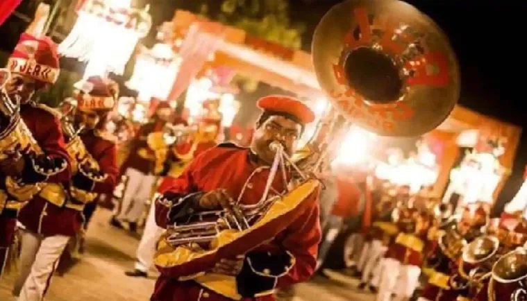 बरेली: देर रात तक बारात में बज रहा था बैंड-बाजा और पहुंच गई पुलिस, फिर उसके बाद