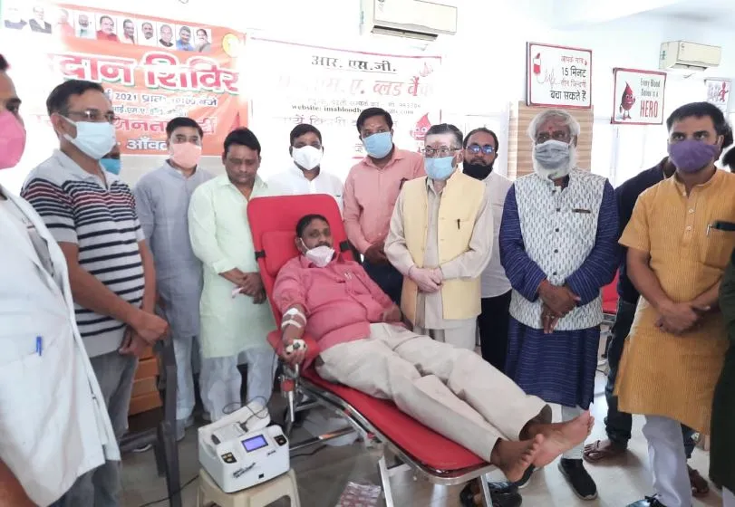 बरेली: भाजपा महानगर अध्यक्ष ने रक्तदान शिविर लगाया, 70 लोगों ने किया रक्तदान