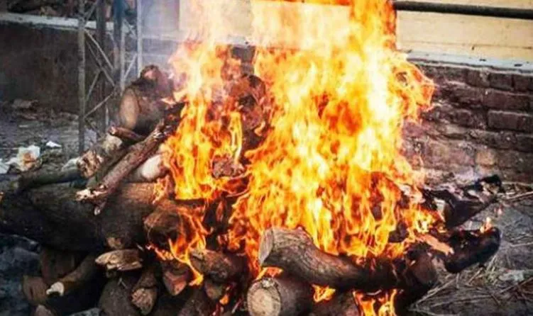 बरेली: दो साल के मासूम को देनी पड़ी पिता की चिता को मुखाग्नि, वजह जानकर छलक उठेंगी आपकी आंखें