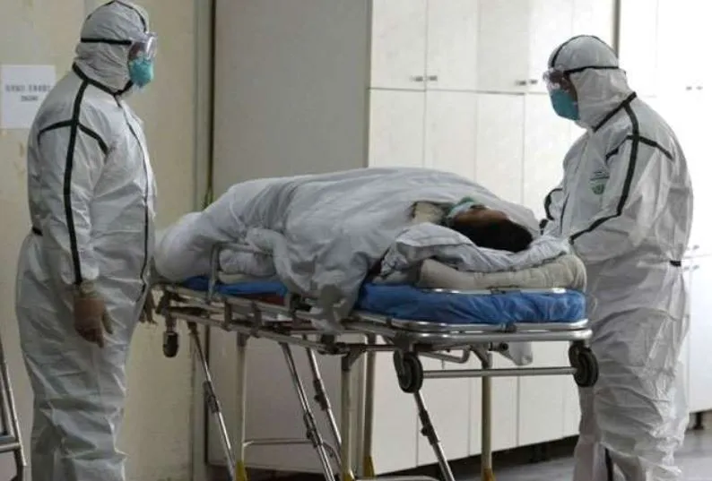 बरेली: आरटीपीसीआर जांच रिपोर्ट आने से पहले दम तोड़ रहे मरीज