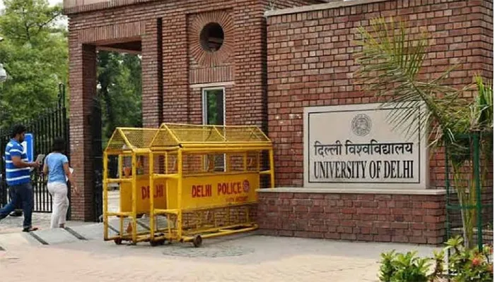 दिल्ली में कोरोना के बढ़ते मामलों के बीच डीयू की ऑनलाइन कक्षाएं स्थगित