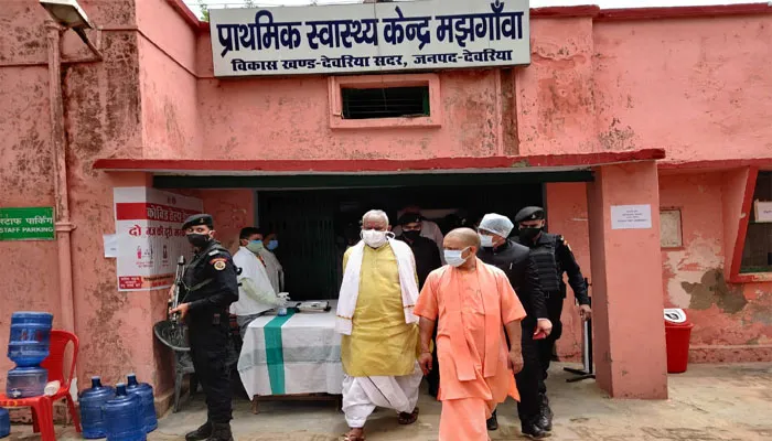 देवरिया में बोले सीएम योगी-वैक्सीनेशन कोरोना के खिलाफ लड़ाई में बडा रक्षा कवच साबित होगा