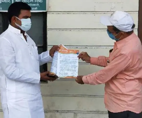 देवरिया: कोरोना से जूझ रही जनता, स्वास्थ्य केंद्र पर कोविड उपचार केंद्र खोलने की मांग