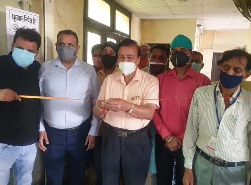 बरेली: डा. केशव अग्रवाल ने फीता काटकर की टीकाकरण शिविर की शुरूआत