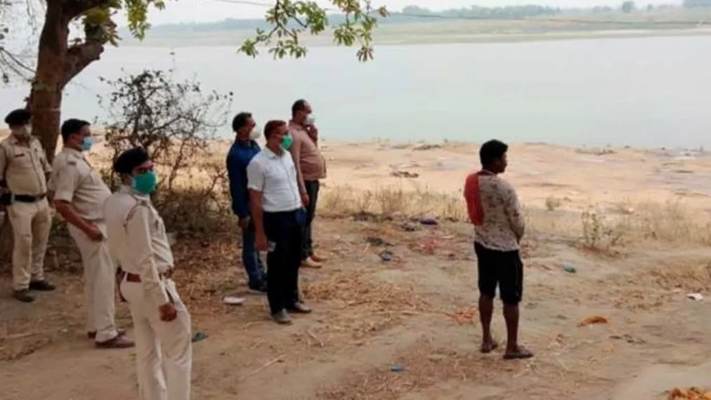 गंगा में बहता कोरोना! यूपी से बहकर बिहार पहुंचे संदिग्ध कोरोना मरीजों के शव, अब तक 73 निकाले गए