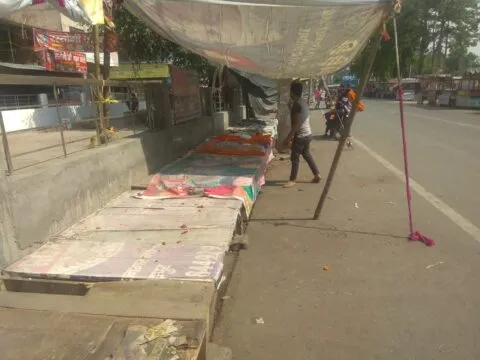 रुद्रपुर: कोरोना काल में बासी फूलों की तरह मुरझाने लगी है इनकी जिंदगी
